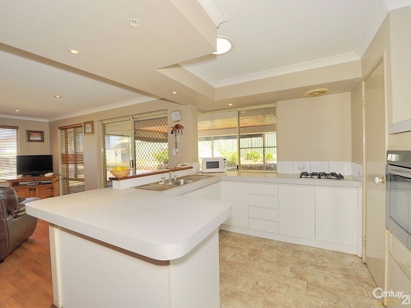 14 Satinash Retreat, Halls Head WA 6210