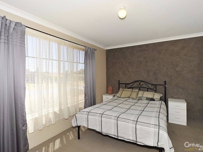14 Satinash Retreat, Halls Head WA 6210