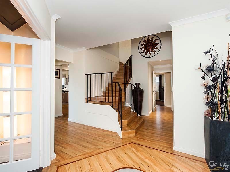 16 Highview Rise, Halls Head WA 6210