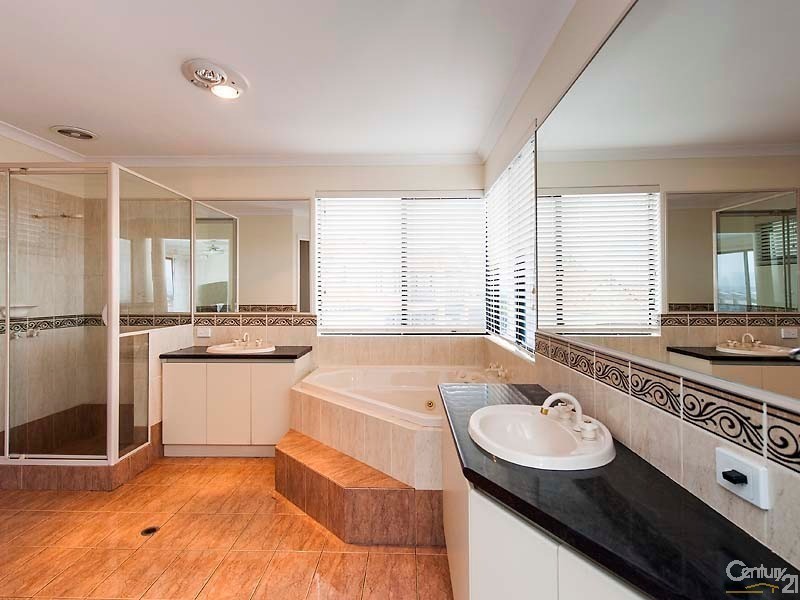 16 Highview Rise, Halls Head WA 6210