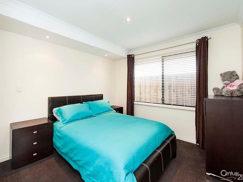 16 Highview Rise, Halls Head WA 6210