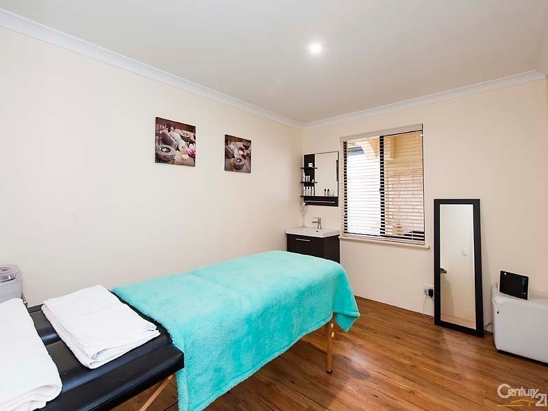 16 Highview Rise, Halls Head WA 6210