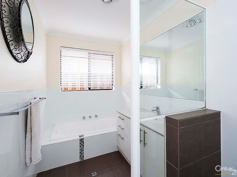 16 Highview Rise, Halls Head WA 6210