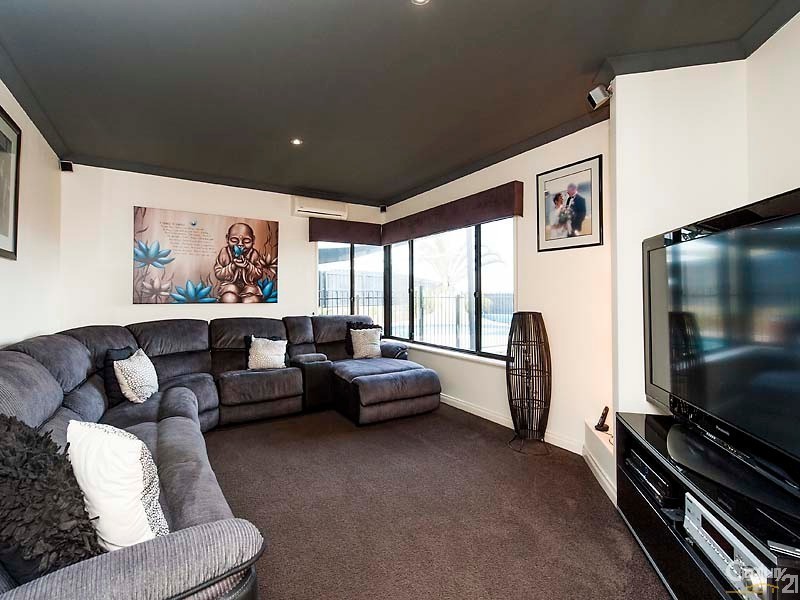 16 Highview Rise, Halls Head WA 6210