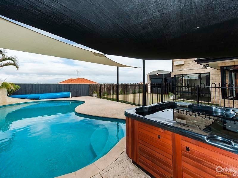 16 Highview Rise, Halls Head WA 6210