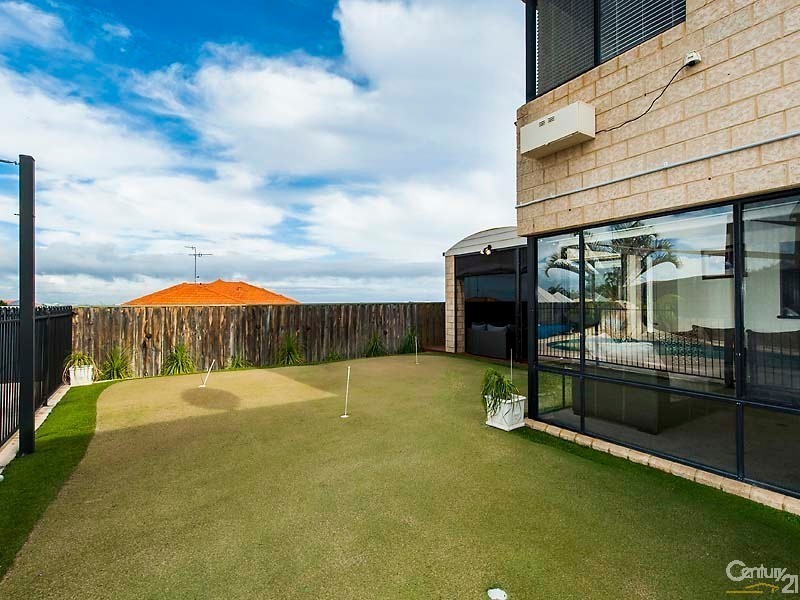 16 Highview Rise, Halls Head WA 6210