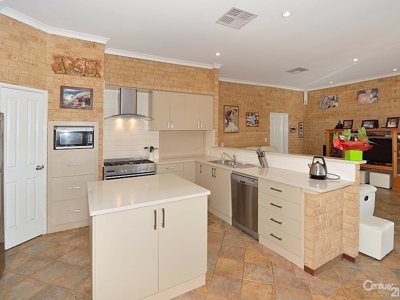 27 Peron Place, San Remo WA 6210