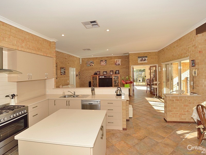 27 Peron Place, San Remo WA 6210