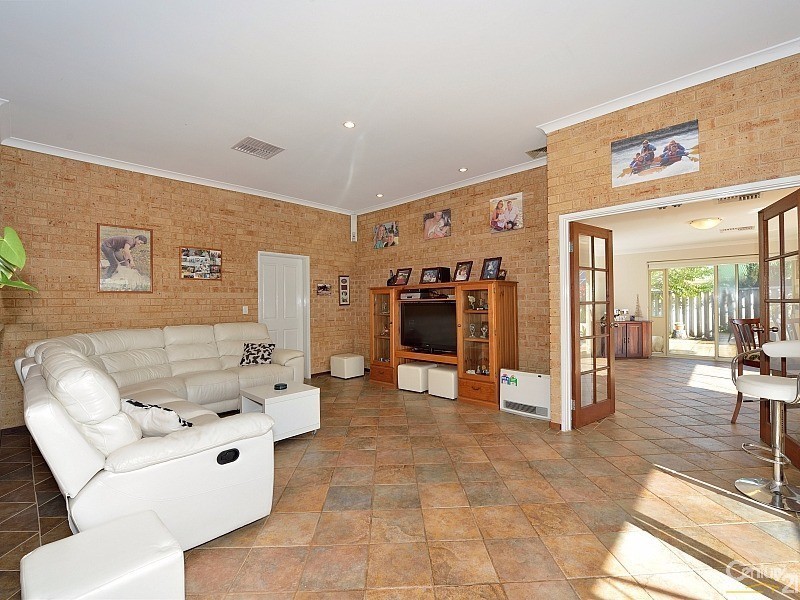 27 Peron Place, San Remo WA 6210