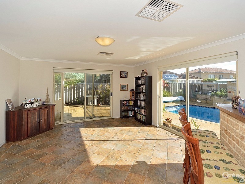 27 Peron Place, San Remo WA 6210