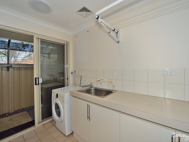 27 Peron Place, San Remo WA 6210