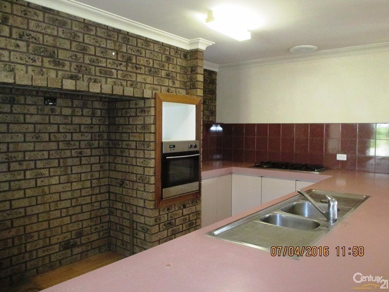 23 Hanson Way, Dudley Park WA 6210