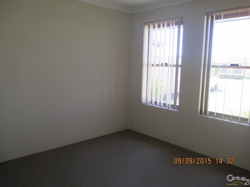 22 Wuralling Pass, Wannanup WA 6210