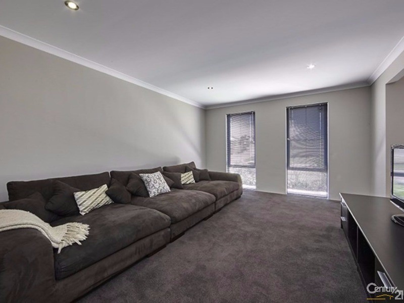 5 Karri Karri Pass, Lakelands WA 6180