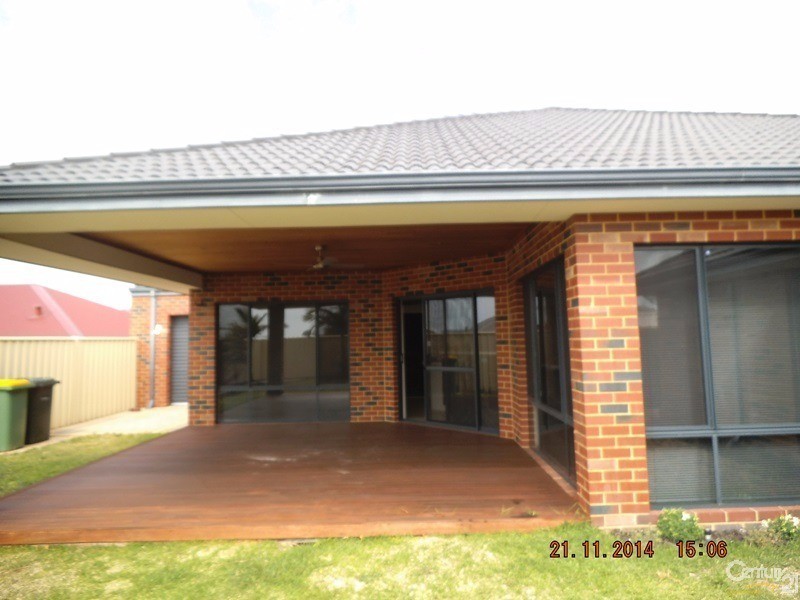 5 Karri Karri Pass, Lakelands WA 6180