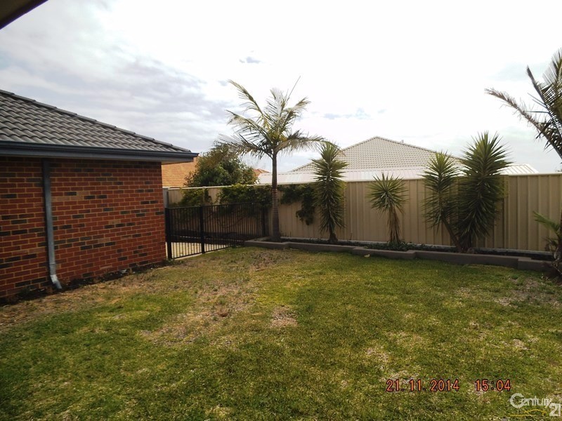 5 Karri Karri Pass, Lakelands WA 6180