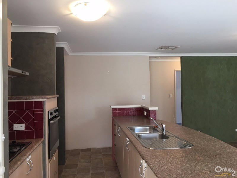 60 Oakmont Avenue, Meadow Springs WA 6210