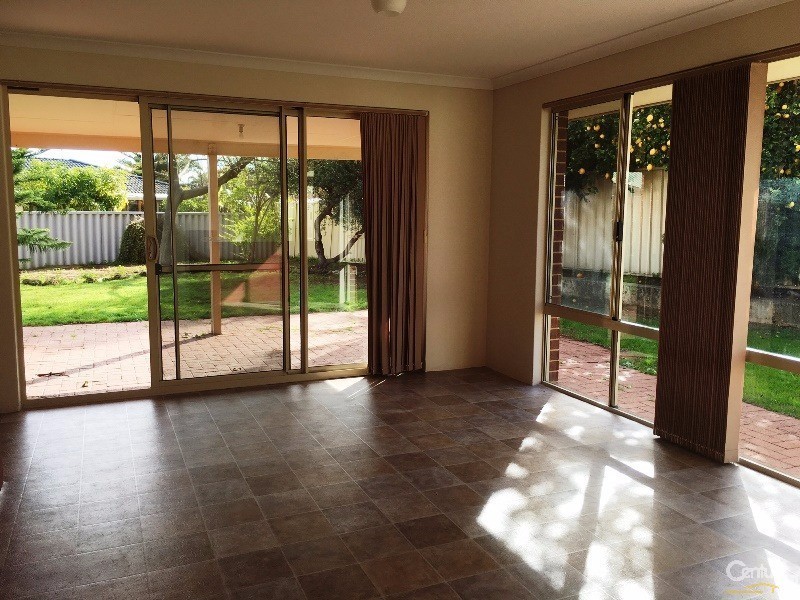 60 Oakmont Avenue, Meadow Springs WA 6210