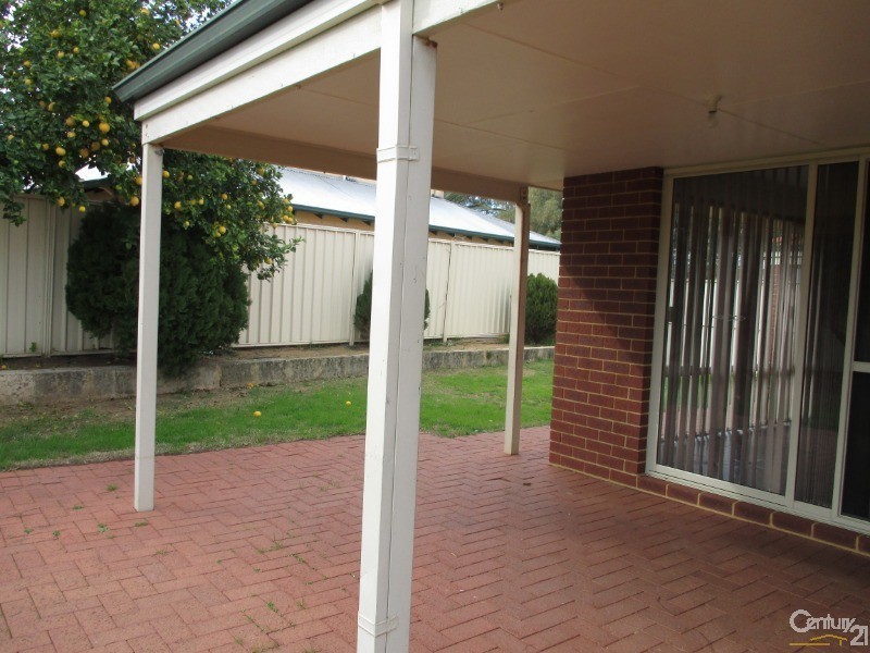 60 Oakmont Avenue, Meadow Springs WA 6210