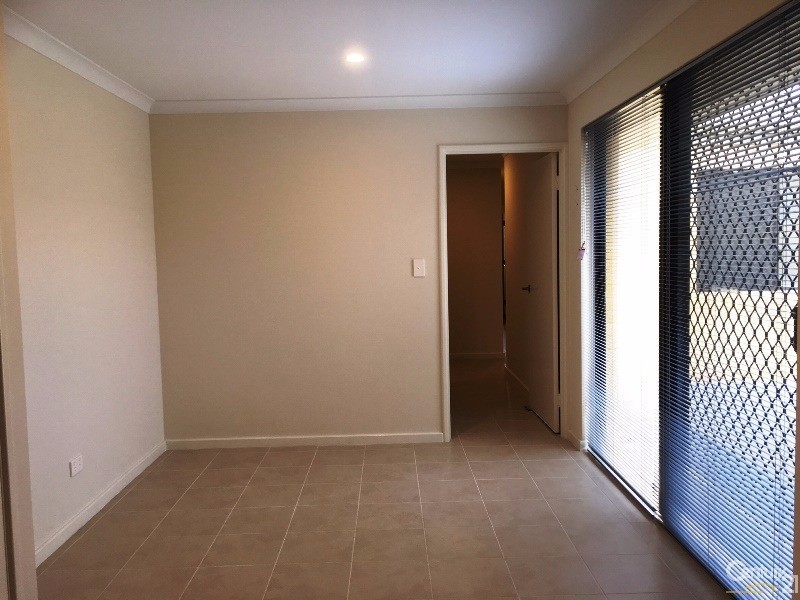 15 Tamarind Lane, Halls Head WA 6210