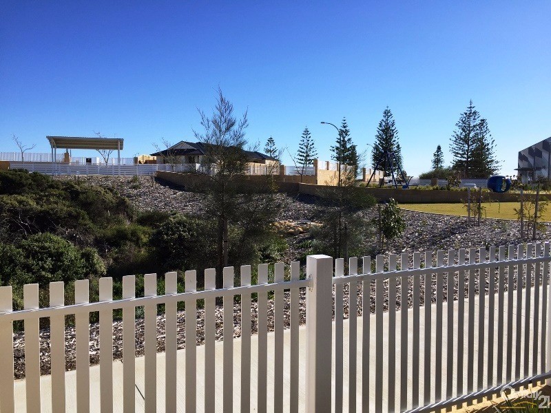 15 Tamarind Lane, Halls Head WA 6210