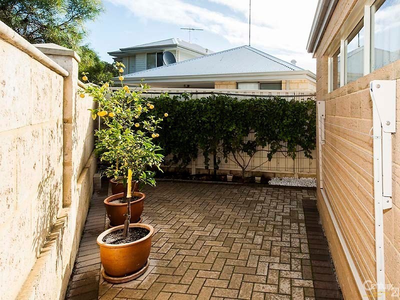 53 Leisure Way, Halls Head WA 6210