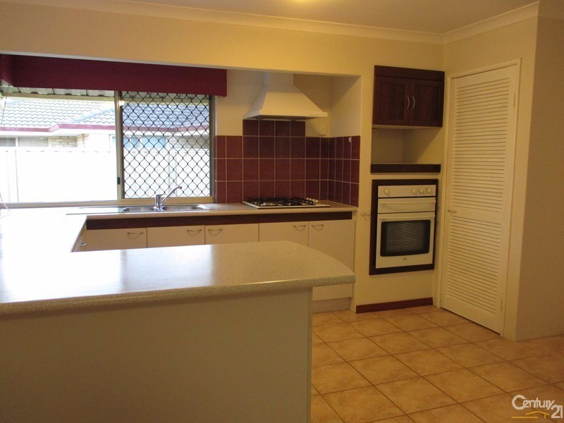 23 Peelwood Parade, Halls Head WA 6210