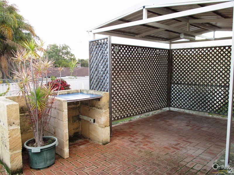 23 Peelwood Parade, Halls Head WA 6210