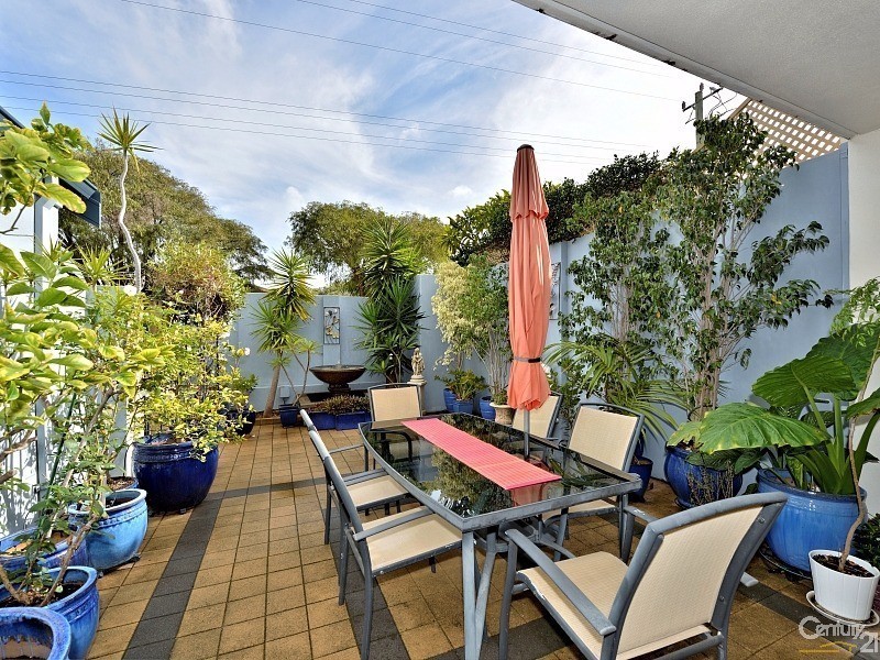 11 Stevenson Street, Dudley Park WA 6210