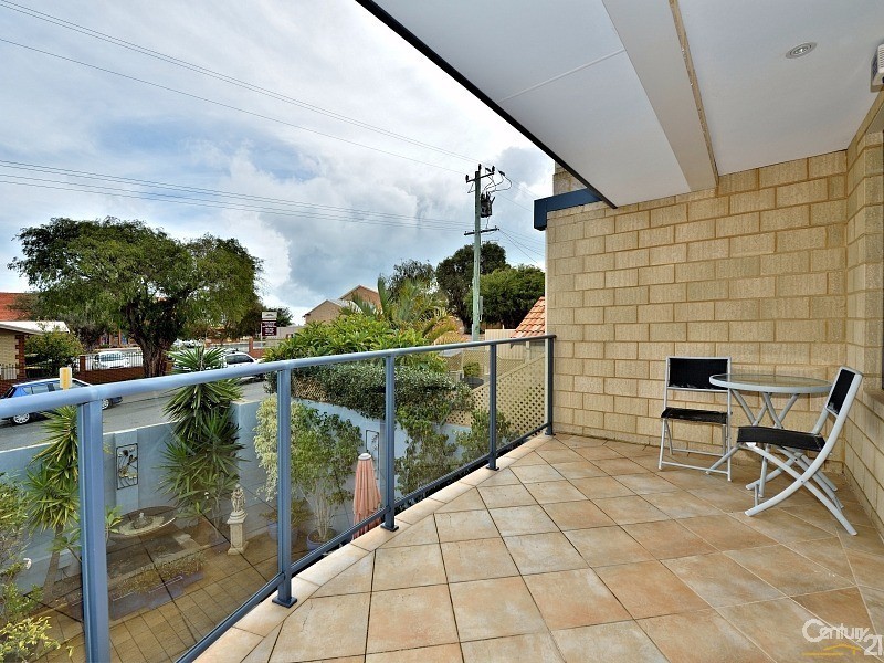 11 Stevenson Street, Dudley Park WA 6210