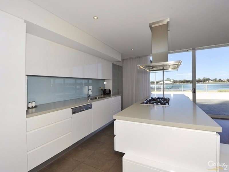 101/5 Marco Polo Drive, Mandurah WA 6210