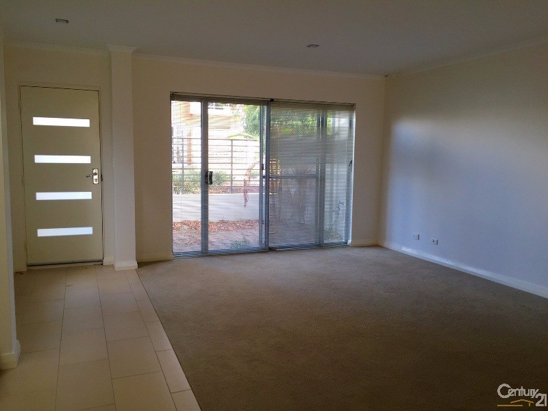 1/22 Butcherbird Loop, Erskine WA 6210