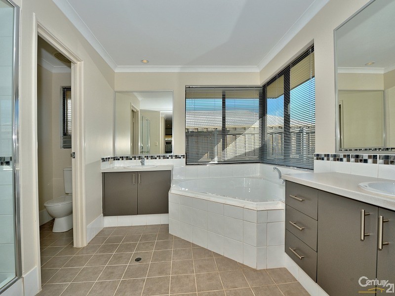 11 Karon Vista, Halls Head WA 6210