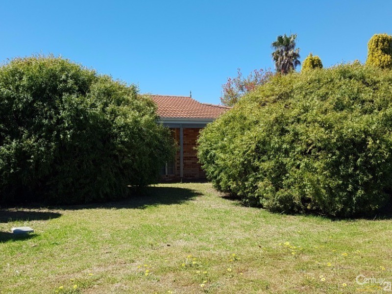 15 Fairway Crescent, Meadow Springs WA 6210