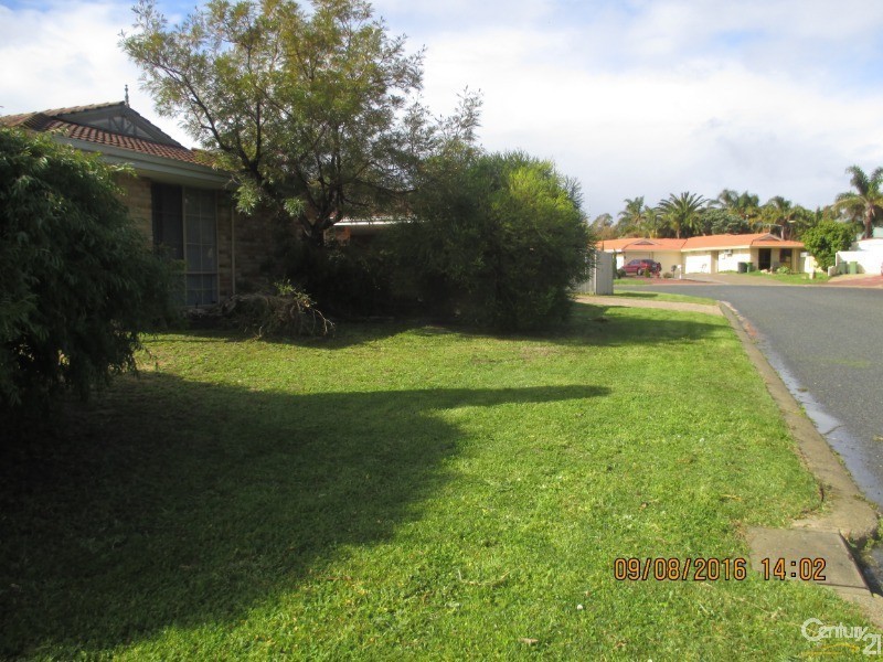 15 Fairway Crescent, Meadow Springs WA 6210