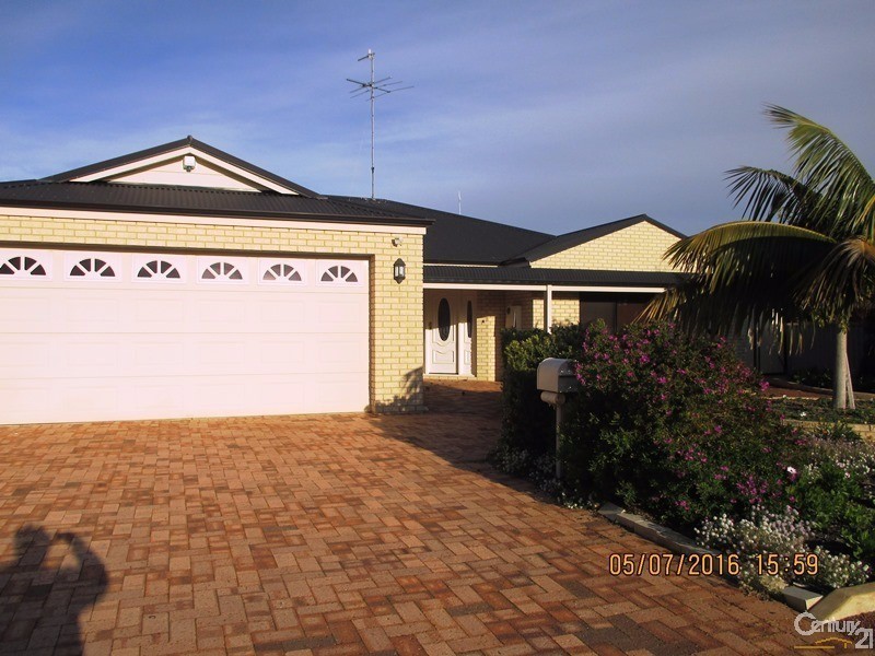 8 Tamarisk Drive, Halls Head WA 6210