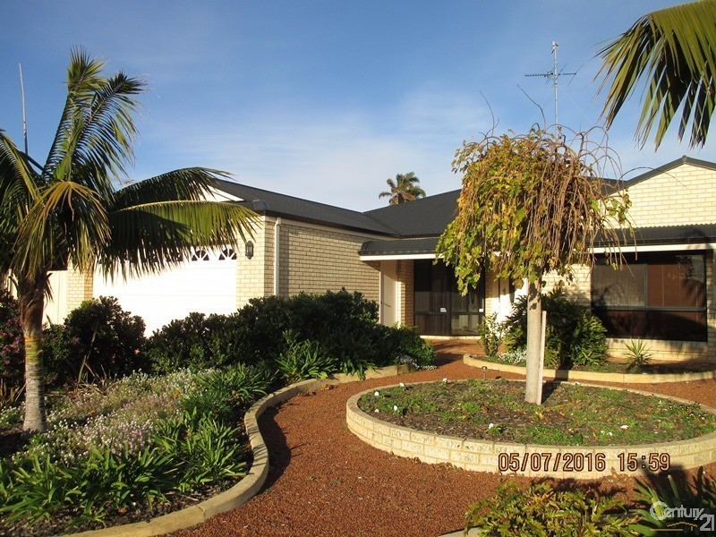 8 Tamarisk Drive, Halls Head WA 6210