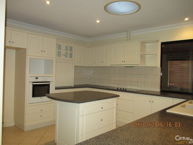 8 Tamarisk Drive, Halls Head WA 6210