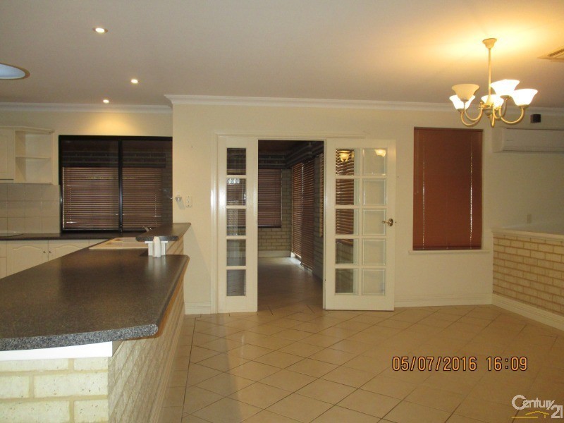 8 Tamarisk Drive, Halls Head WA 6210