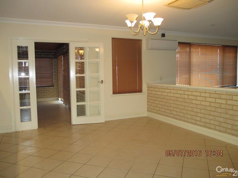 8 Tamarisk Drive, Halls Head WA 6210