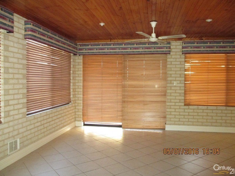 8 Tamarisk Drive, Halls Head WA 6210