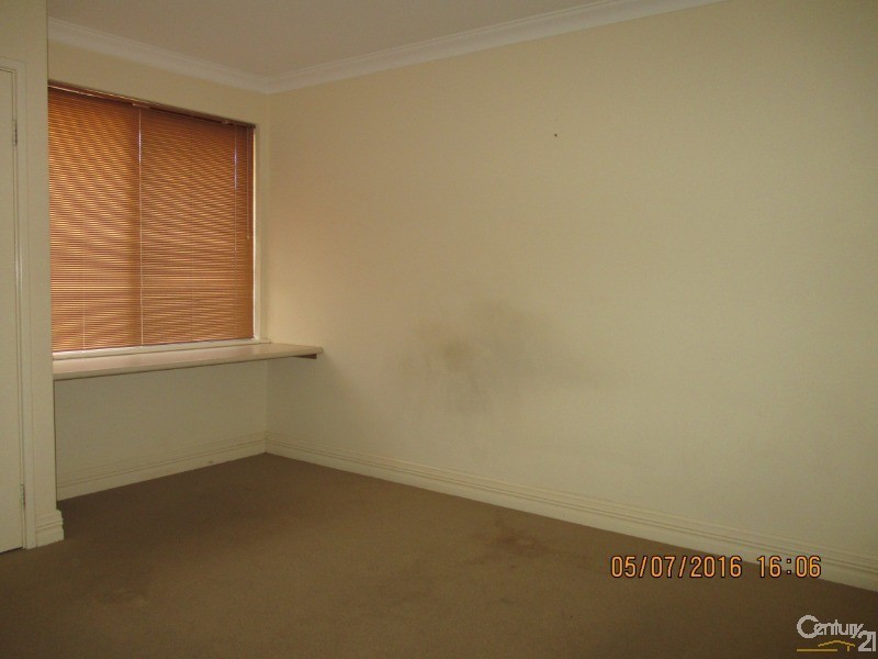 8 Tamarisk Drive, Halls Head WA 6210