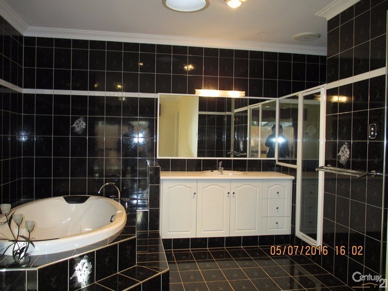 8 Tamarisk Drive, Halls Head WA 6210