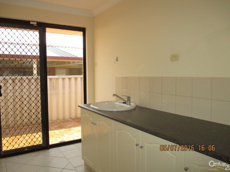 8 Tamarisk Drive, Halls Head WA 6210