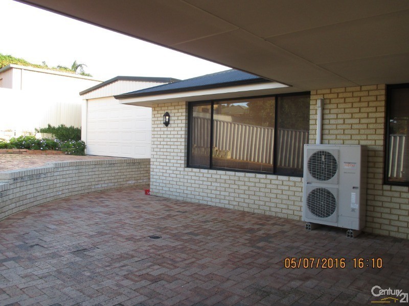 8 Tamarisk Drive, Halls Head WA 6210