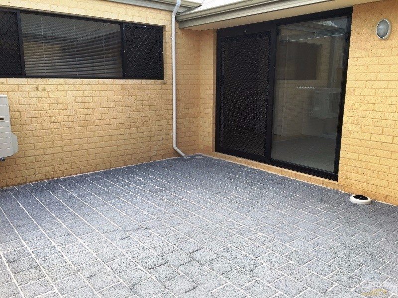 11 Tamarind Lane, Halls Head WA 6210