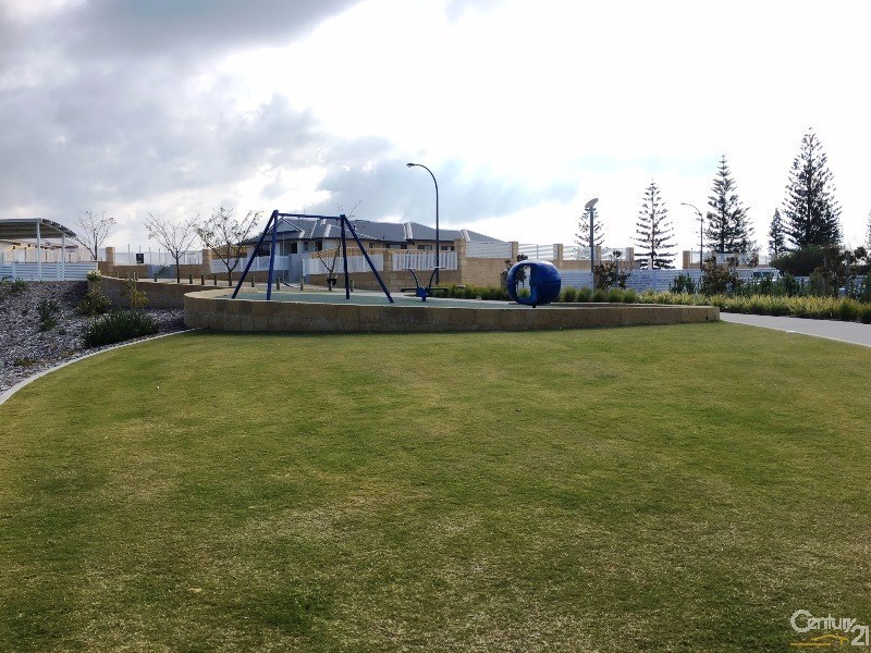 11 Tamarind Lane, Halls Head WA 6210