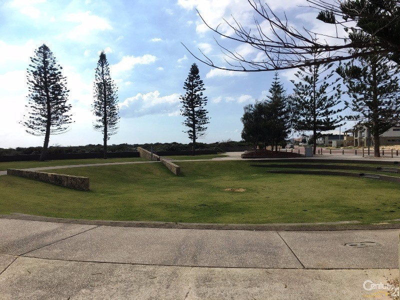 11 Tamarind Lane, Halls Head WA 6210