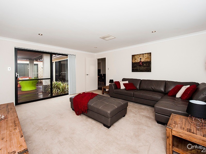 17 Jasper Way, Lakelands WA 6180