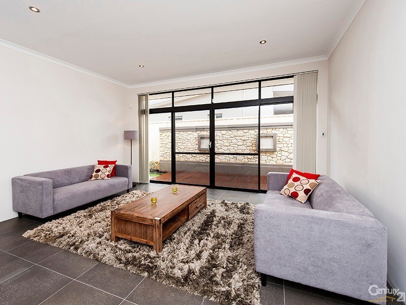 17 Jasper Way, Lakelands WA 6180